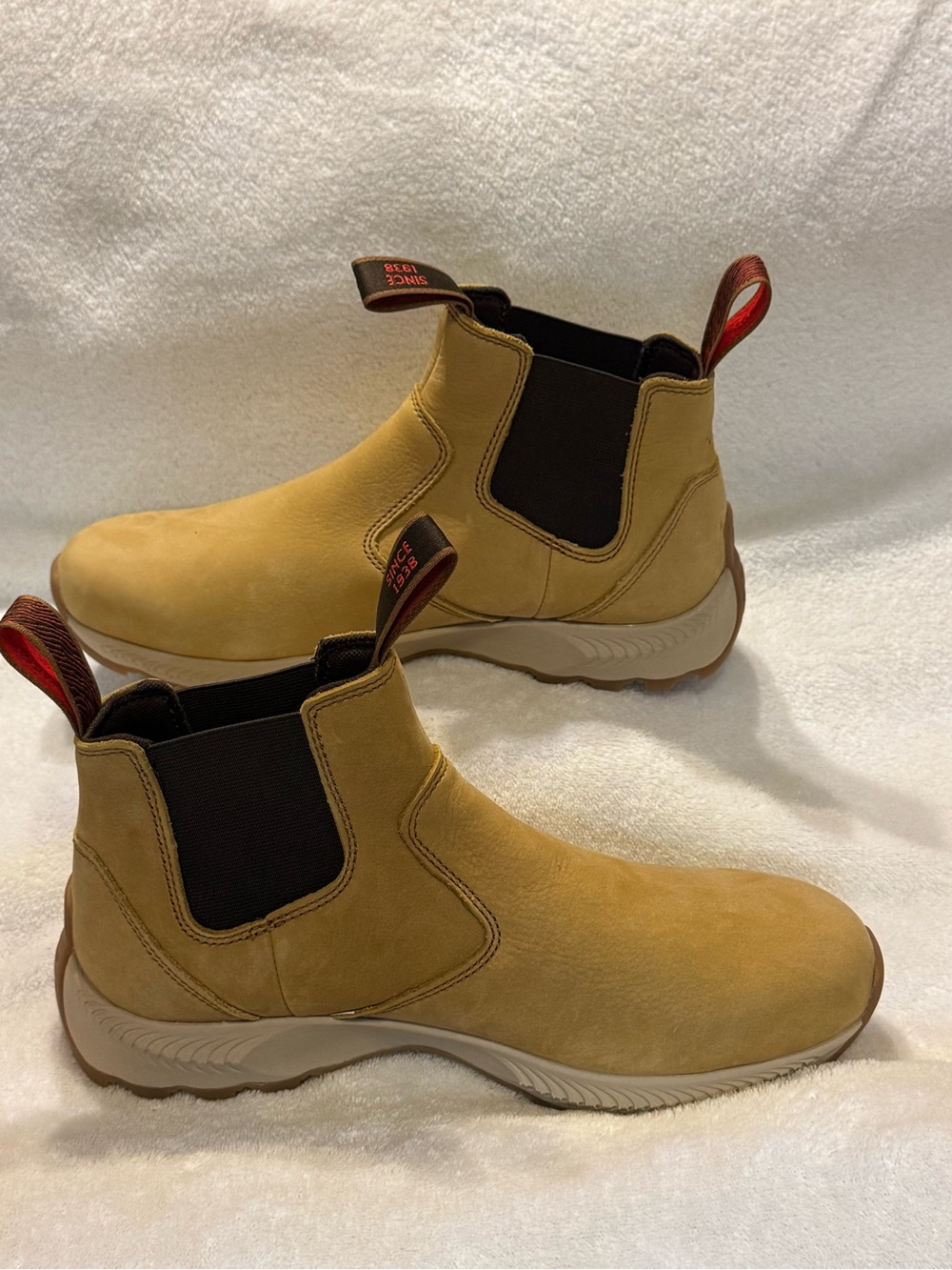 New Columbia Landroamer Scout Chelsea Nubuck Boots Men’s 7.5 Women’s 9 Hiking